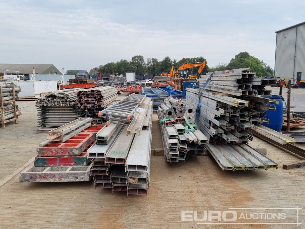 Peri Trio 3.3m x 0.9m Panel, 2.7m x 0.7m Panel, 1.2m x 0.7m Panel, 1.2m x 0.6m Panel, Bundle of 225mm Twin Web Beams (2 of), Bundle of 150mm Twin Web Beams (4 of), Adjustable Acrow Prop (5 of) - Equipamento de construção: foto 2 Peri Trio 3.3m x 0.9m Panel, 2.7m x 0.7m Panel, 1.2m x 0.7m Panel, 1.2m x 0.6m Panel, Bundle of 225mm Twin Web Beams (2 of), Bundle of 150mm Twin Web Beams (4 of), Adjustable Acrow Prop (5 of) - Equipamento de construção: foto 2