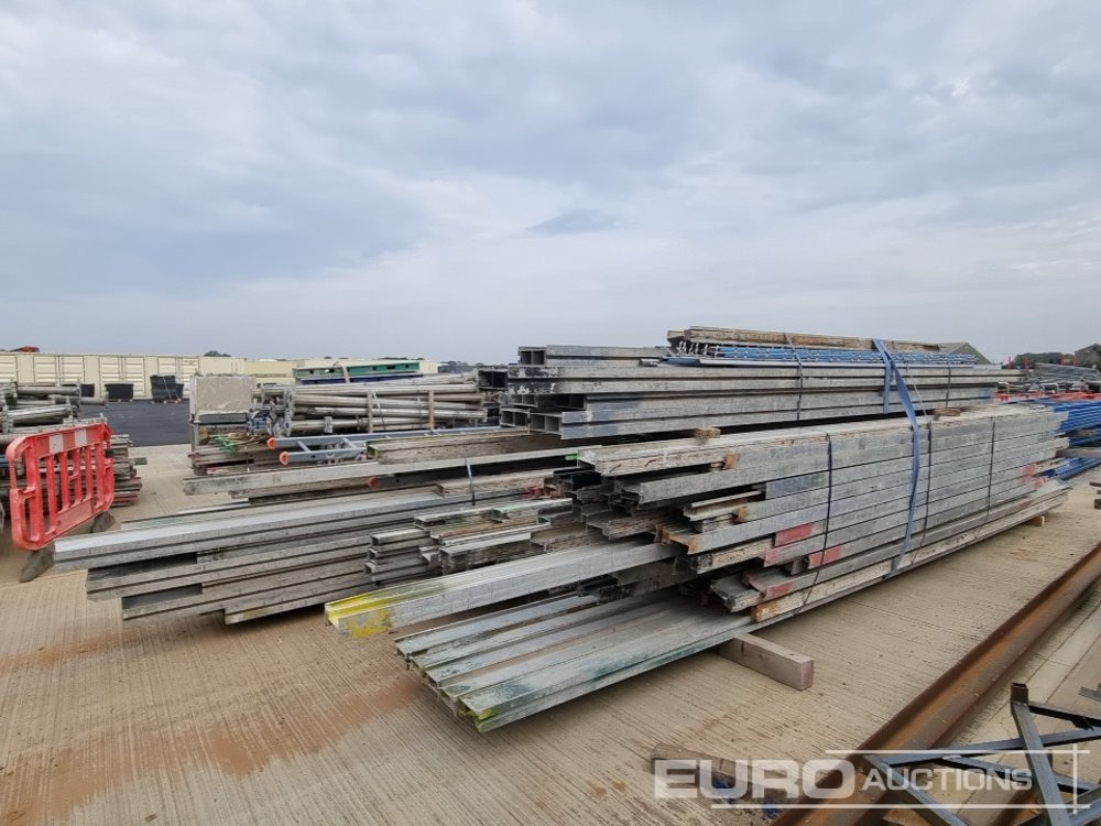 Peri Trio 3.3m x 0.9m Panel, 2.7m x 0.7m Panel, 1.2m x 0.7m Panel, 1.2m x 0.6m Panel, Bundle of 225mm Twin Web Beams (2 of), Bundle of 150mm Twin Web Beams (4 of), Adjustable Acrow Prop (5 of) - Equipamento de construção: foto 3 Peri Trio 3.3m x 0.9m Panel, 2.7m x 0.7m Panel, 1.2m x 0.7m Panel, 1.2m x 0.6m Panel, Bundle of 225mm Twin Web Beams (2 of), Bundle of 150mm Twin Web Beams (4 of), Adjustable Acrow Prop (5 of) - Equipamento de construção: foto 3