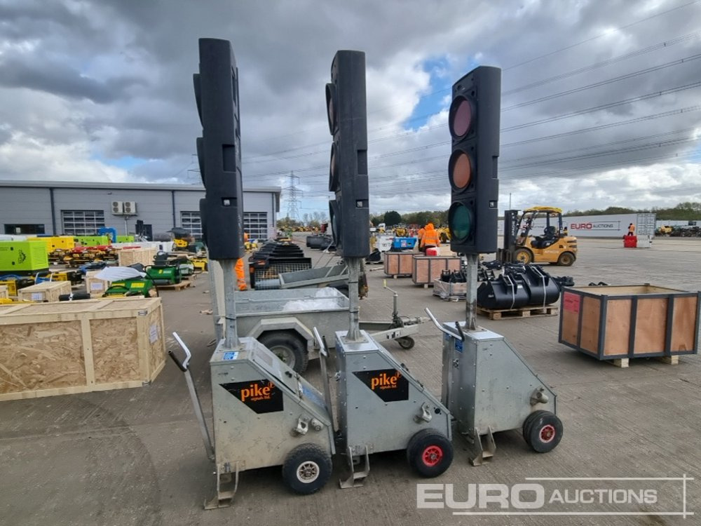 Pike Signals 3 Way Traffic Light System - Reboque porta máquinas: foto 2 Pike Signals 3 Way Traffic Light System - Reboque porta máquinas: foto 2