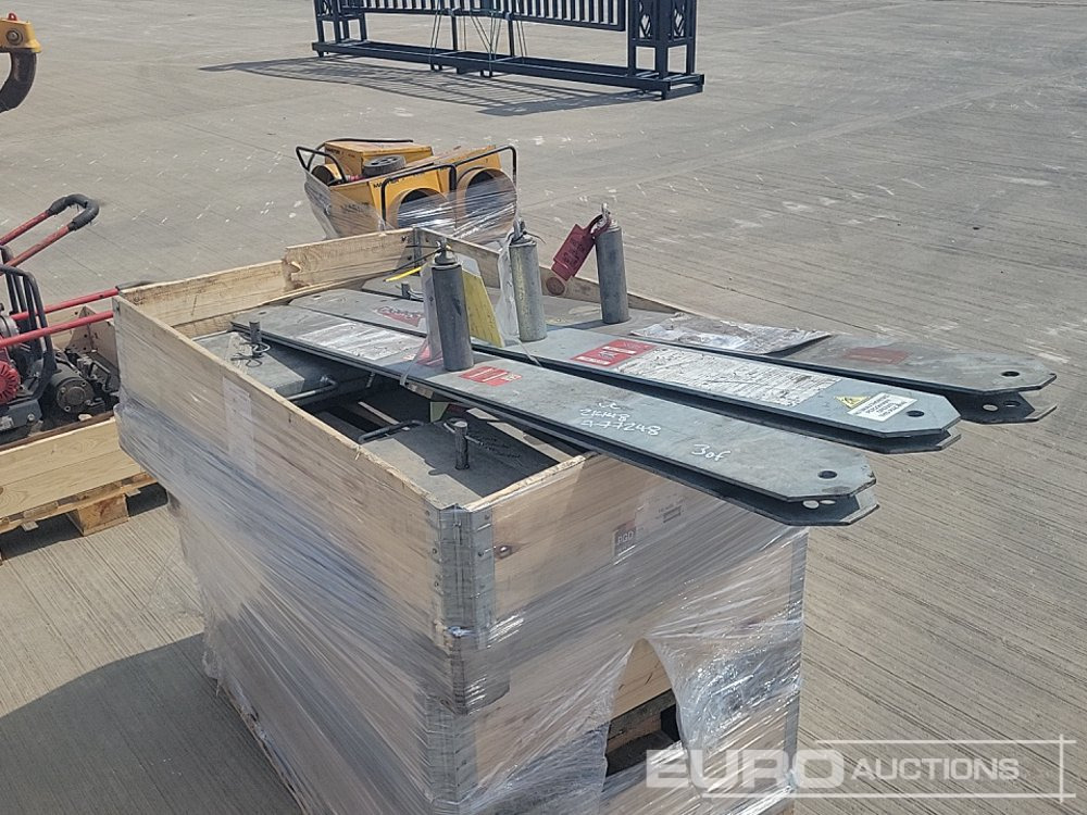 Stillage of Base Weights & Man Anchors (3 of) - Equipamento de construção: foto 3 Stillage of Base Weights & Man Anchors (3 of) - Equipamento de construção: foto 3