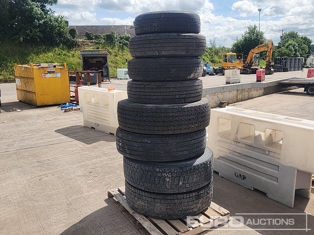 Tyre & Rim to suit Lorry/Trailer (8 of) - Pneu: foto 1 Tyre & Rim to suit Lorry/Trailer (8 of) - Pneu: foto 1
