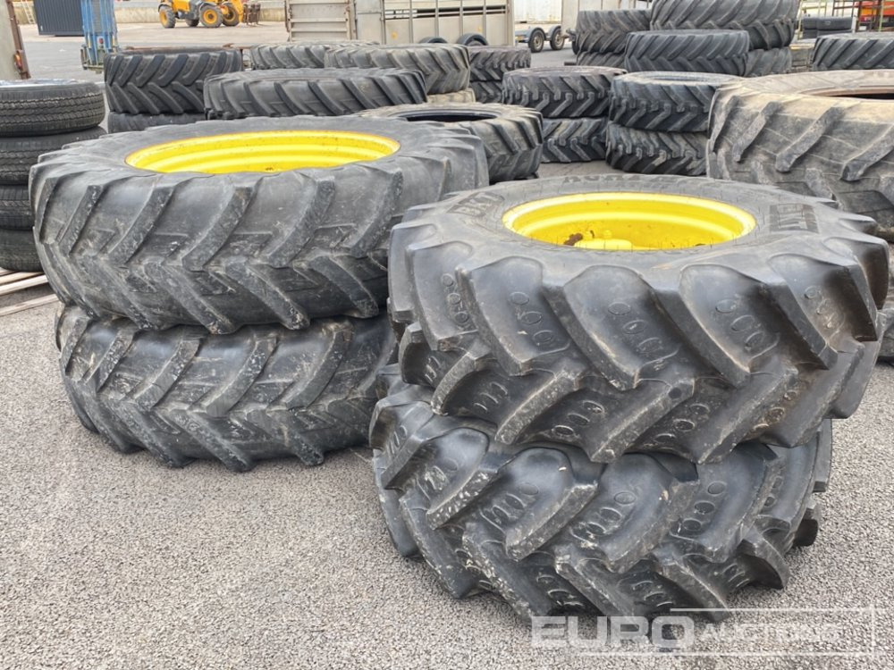 Tyres to suit John Deere Tractor (4 of) - Pneu: foto 4 Tyres to suit John Deere Tractor (4 of) - Pneu: foto 4