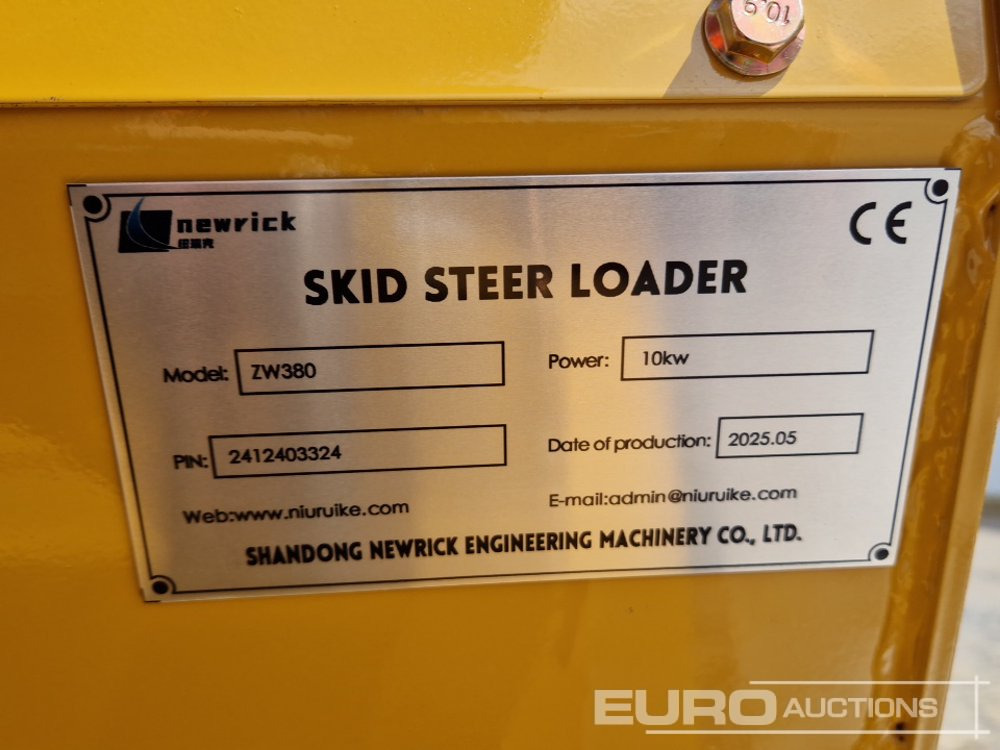 Mini pá carregadora Unused 2025 Newrick ZW380: foto 27