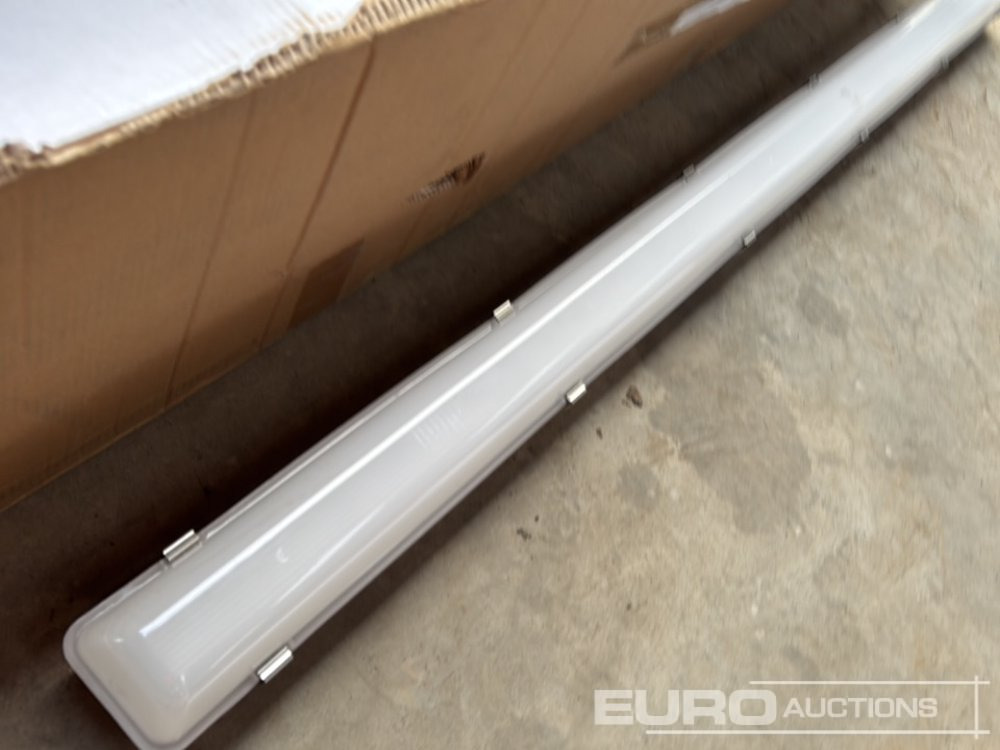 Unused 6' LED Ceiling Lights (6 of) - Equipamento para oficina: foto 4 Unused 6' LED Ceiling Lights (6 of) - Equipamento para oficina: foto 4