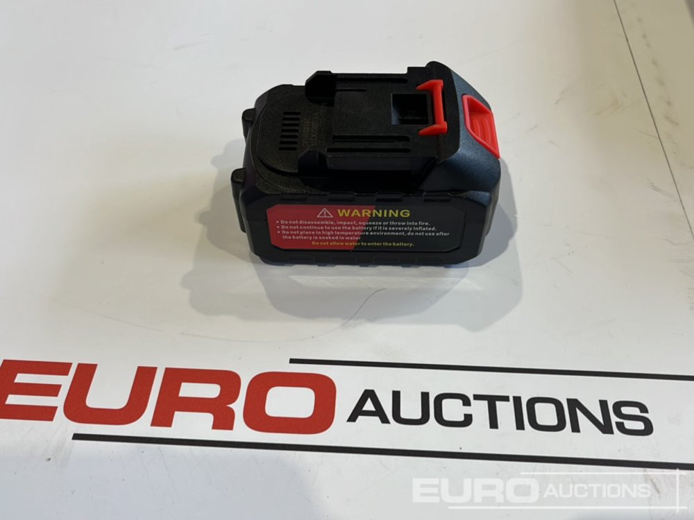 Equipamento de construção Unused Boss 21 Volt Lithium Battery Cordless Grease Gun, 2 Batteries, Charger, Case, Shoulder Strap, Extension Pieces and Fittings: foto 8