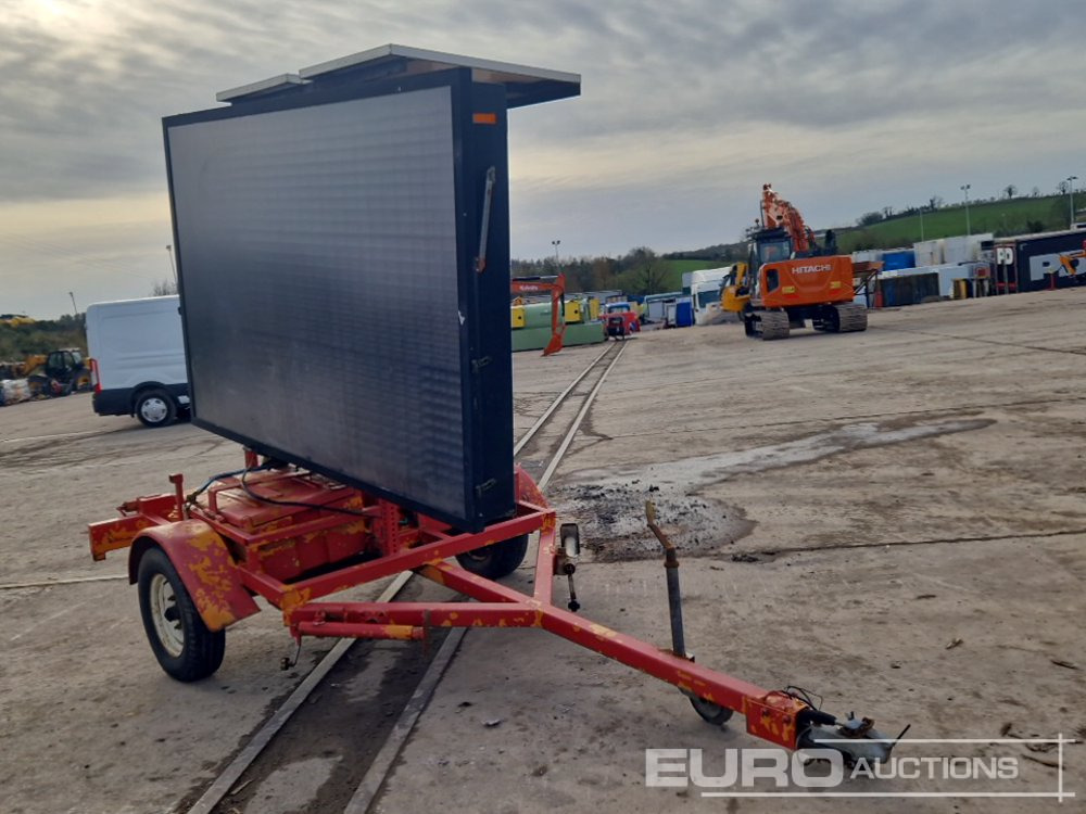 Ver-mac PCMS 320QS Portable Changeable Message Sign - Equipamento de construção: foto 1 Ver-mac PCMS 320QS Portable Changeable Message Sign - Equipamento de construção: foto 1