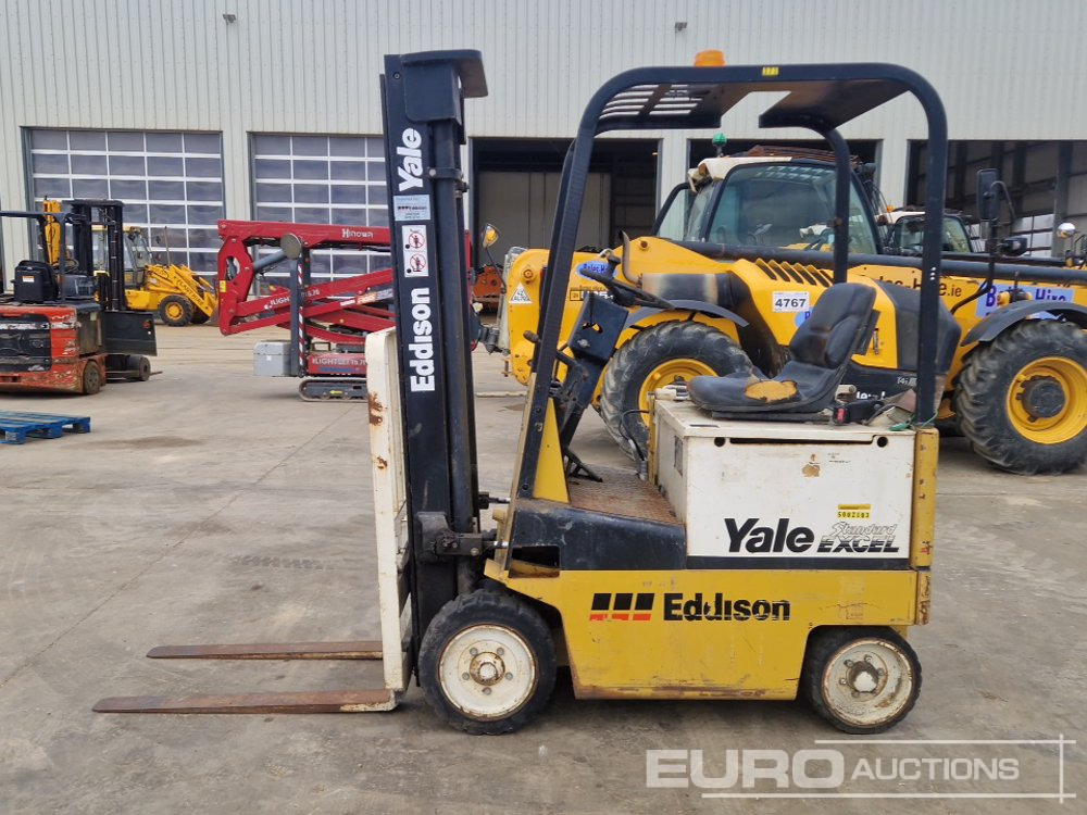 Yale ERC12DAEV2160 Electric Forklift, 2 Stage Mast, Forks (No Drive) - Empilhador elétrico: foto 2 Yale ERC12DAEV2160 Electric Forklift, 2 Stage Mast, Forks (No Drive) - Empilhador elétrico: foto 2