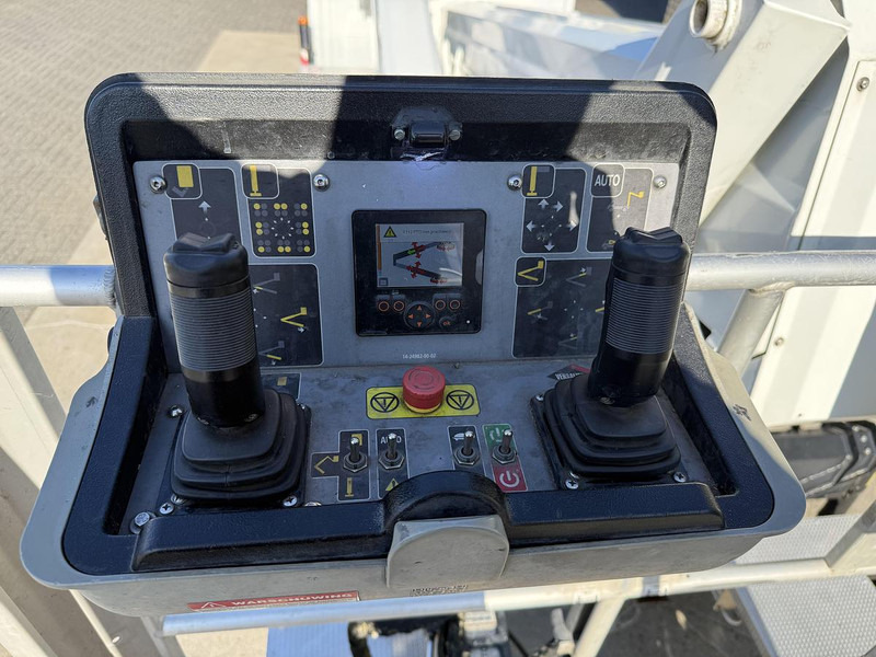 Caminhão com plataforma aérea Versalift VTX-240, Auto hoogwerker: foto 16
