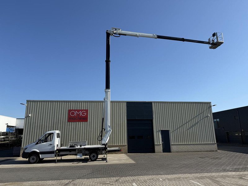 Caminhão com plataforma aérea Versalift VTX-240, Auto hoogwerker: foto 9