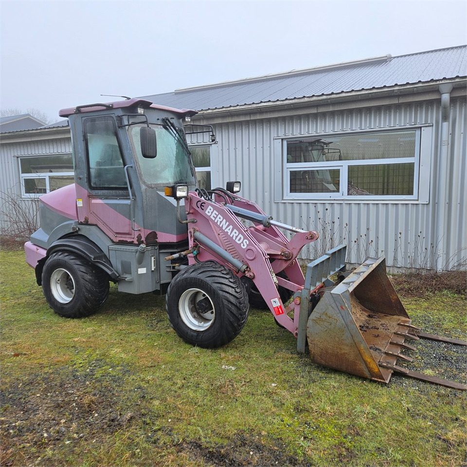 Bernards W1600C - Mini pá carregadora: foto 1 Bernards W1600C - Mini pá carregadora: foto 1