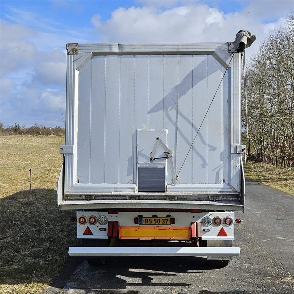 Danson Tiptrailer - Reboque para carros: foto 5 Danson Tiptrailer - Reboque para carros: foto 5