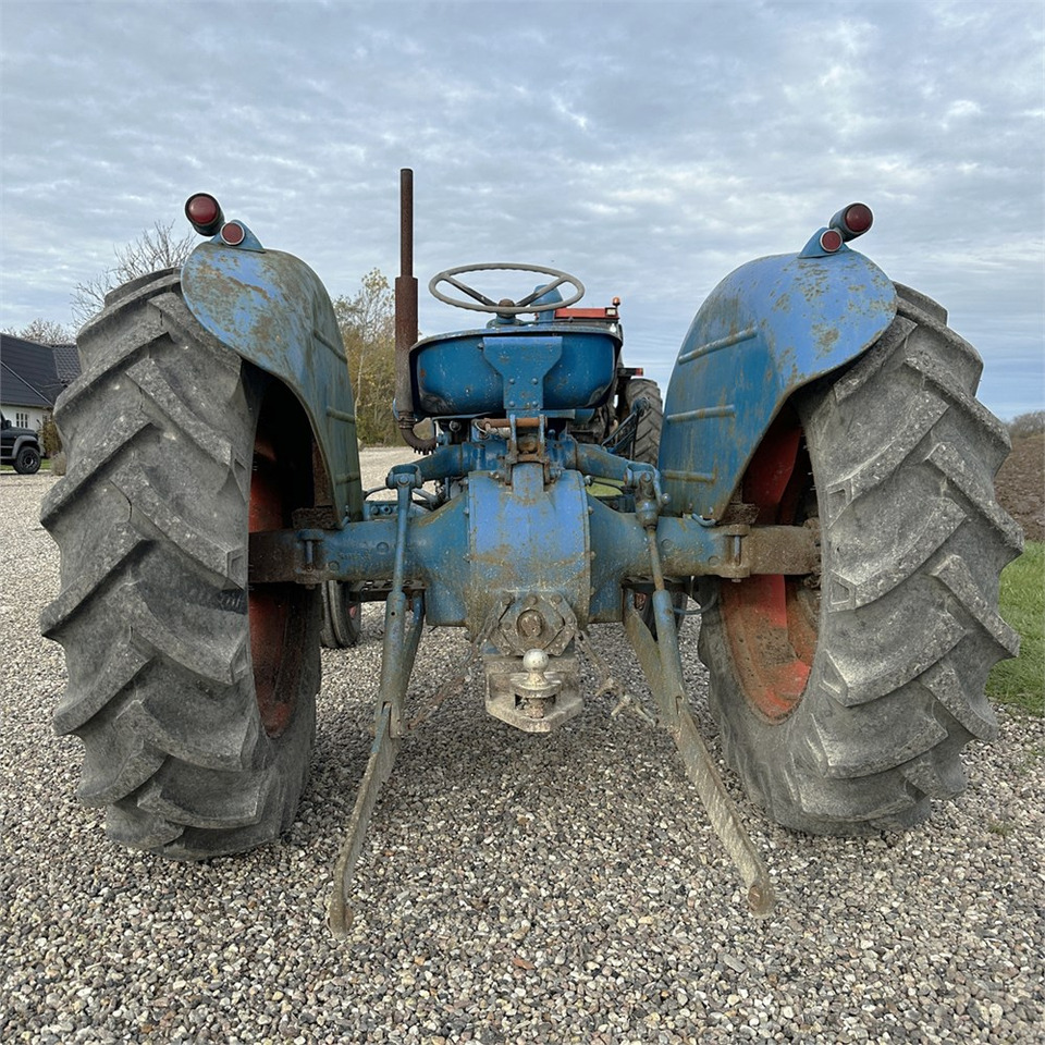 Ford Dexta T3 - Trator: foto 5 Ford Dexta T3 - Trator: foto 5