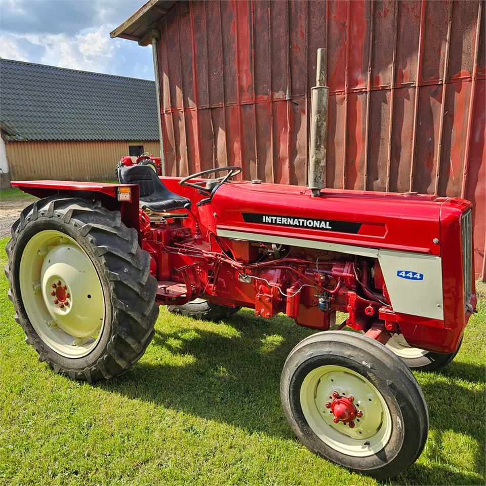 IH 444 - Trator: foto 1 IH 444 - Trator: foto 1