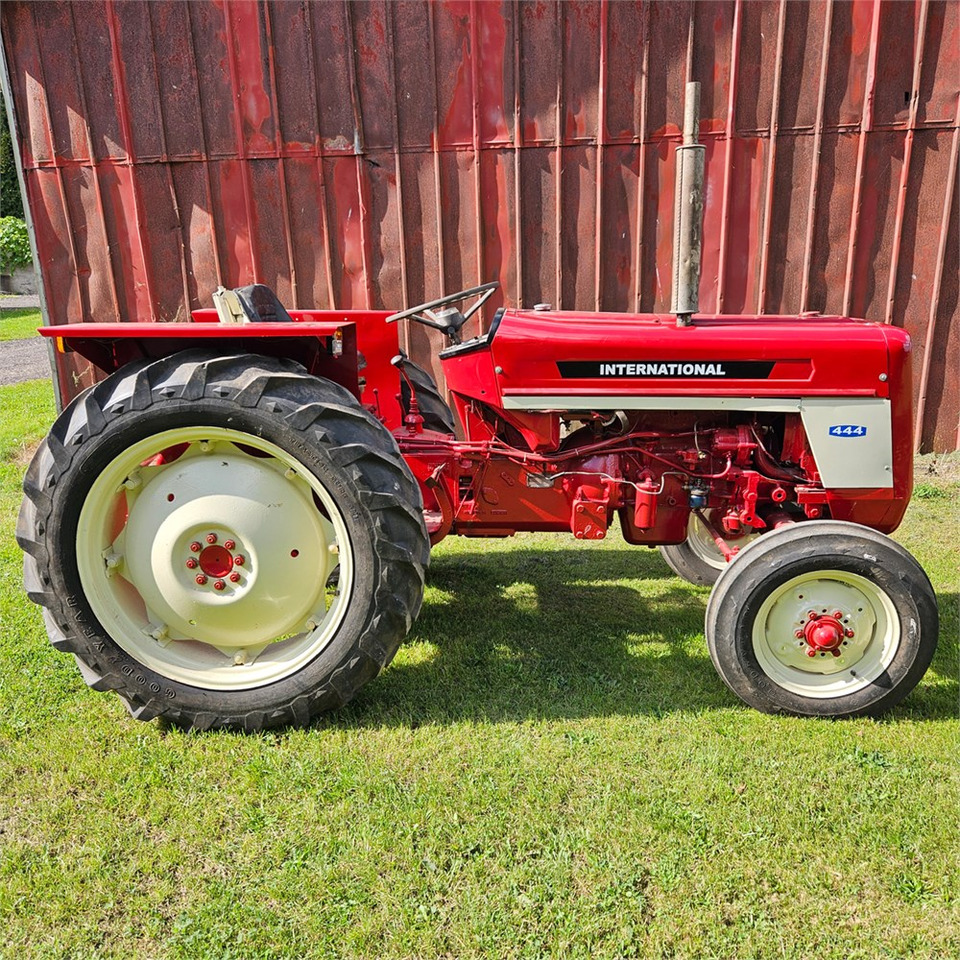 IH 444 - Trator: foto 3 IH 444 - Trator: foto 3