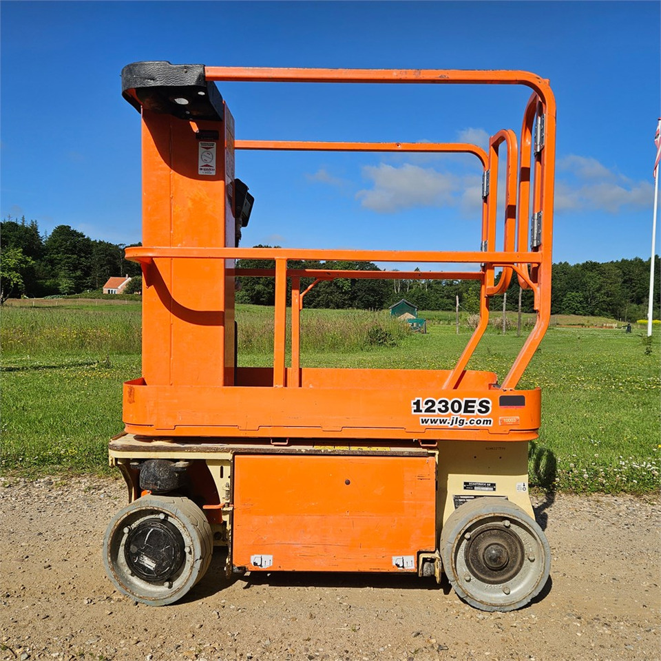 JLG 1230 ES - Plataforma de mastro vertical: foto 2 JLG 1230 ES - Plataforma de mastro vertical: foto 2