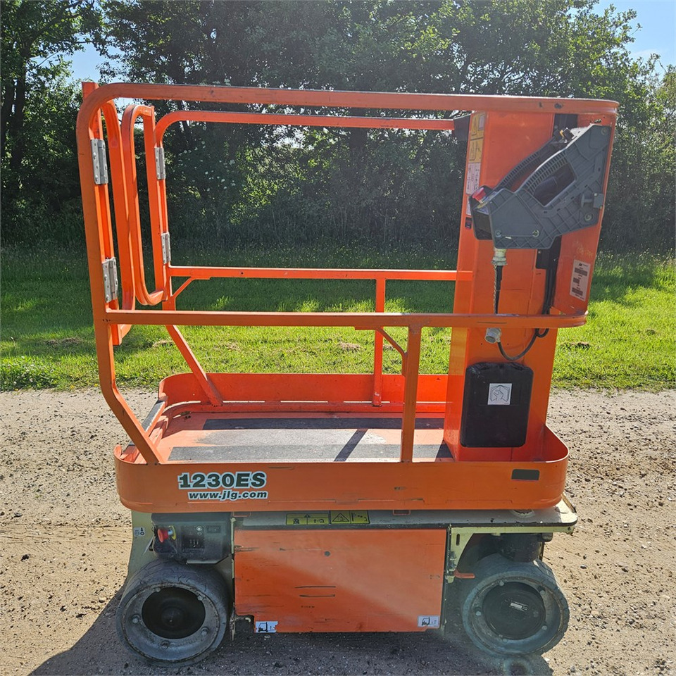 JLG 1230 ES - Plataforma de mastro vertical: foto 5 JLG 1230 ES - Plataforma de mastro vertical: foto 5