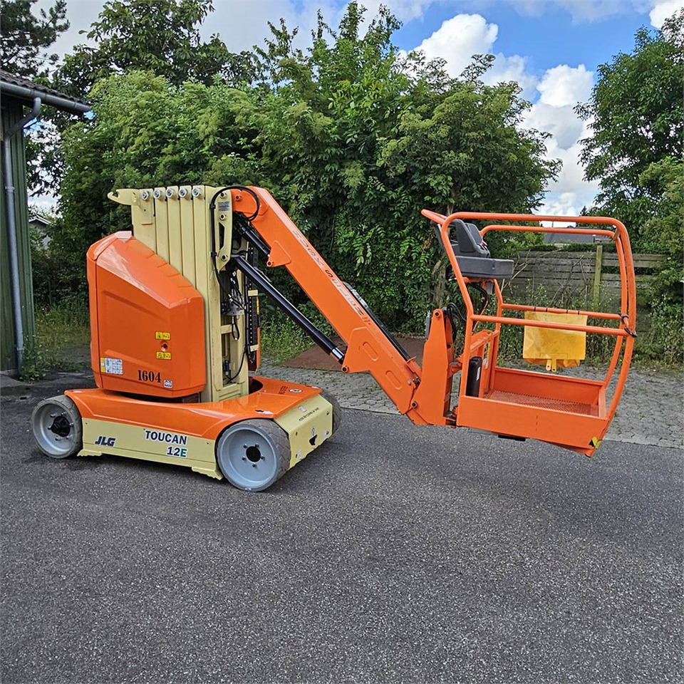 JLG Toucan 12 E - Plataforma de mastro vertical: foto 2 JLG Toucan 12 E - Plataforma de mastro vertical: foto 2