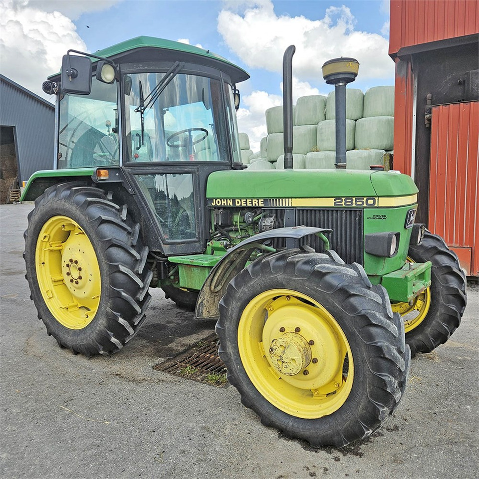John Deere 2850 MFWD - Trator: foto 1 John Deere 2850 MFWD - Trator: foto 1