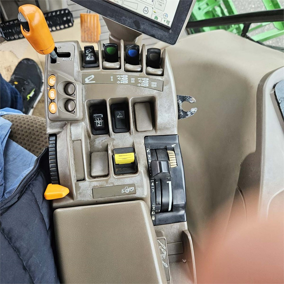 Trator John Deere 6210 R: foto 18