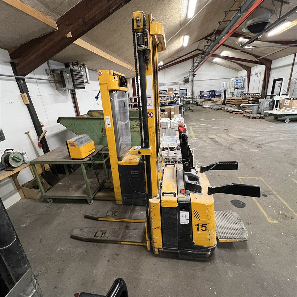 Jungheinrich Hawker Perfect Plus 3 PzB 300 - Porta-palete: foto 1 Jungheinrich Hawker Perfect Plus 3 PzB 300 - Porta-palete: foto 1
