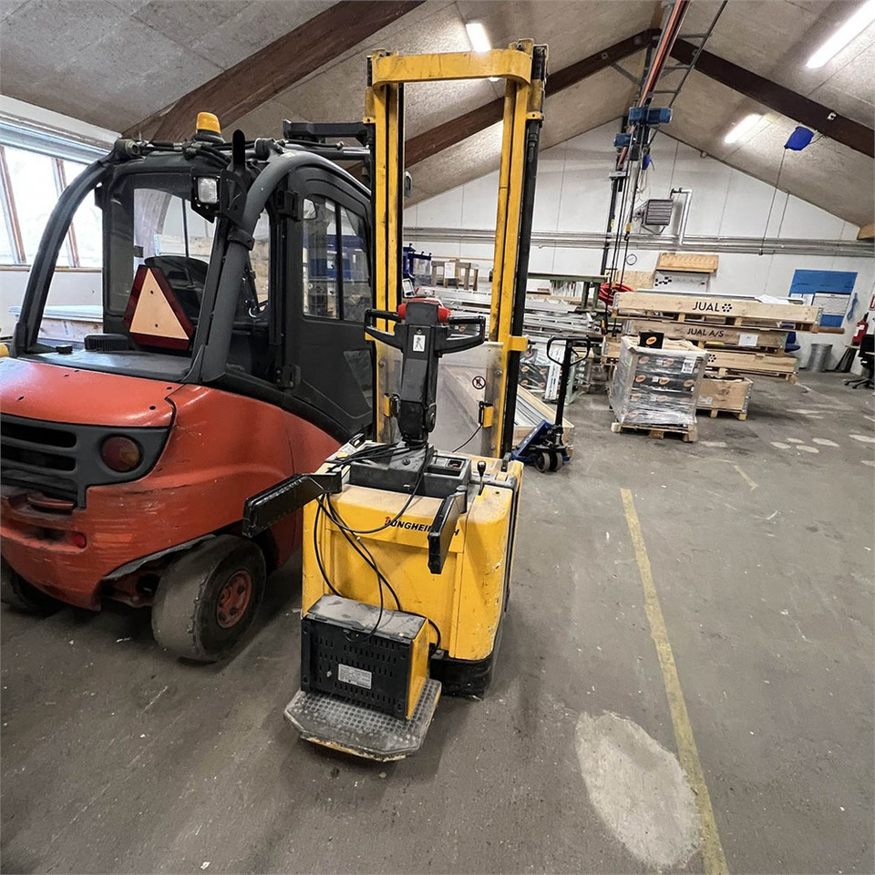 Jungheinrich Hawker Perfect Plus 3 PzB 300 - Porta-palete: foto 2 Jungheinrich Hawker Perfect Plus 3 PzB 300 - Porta-palete: foto 2