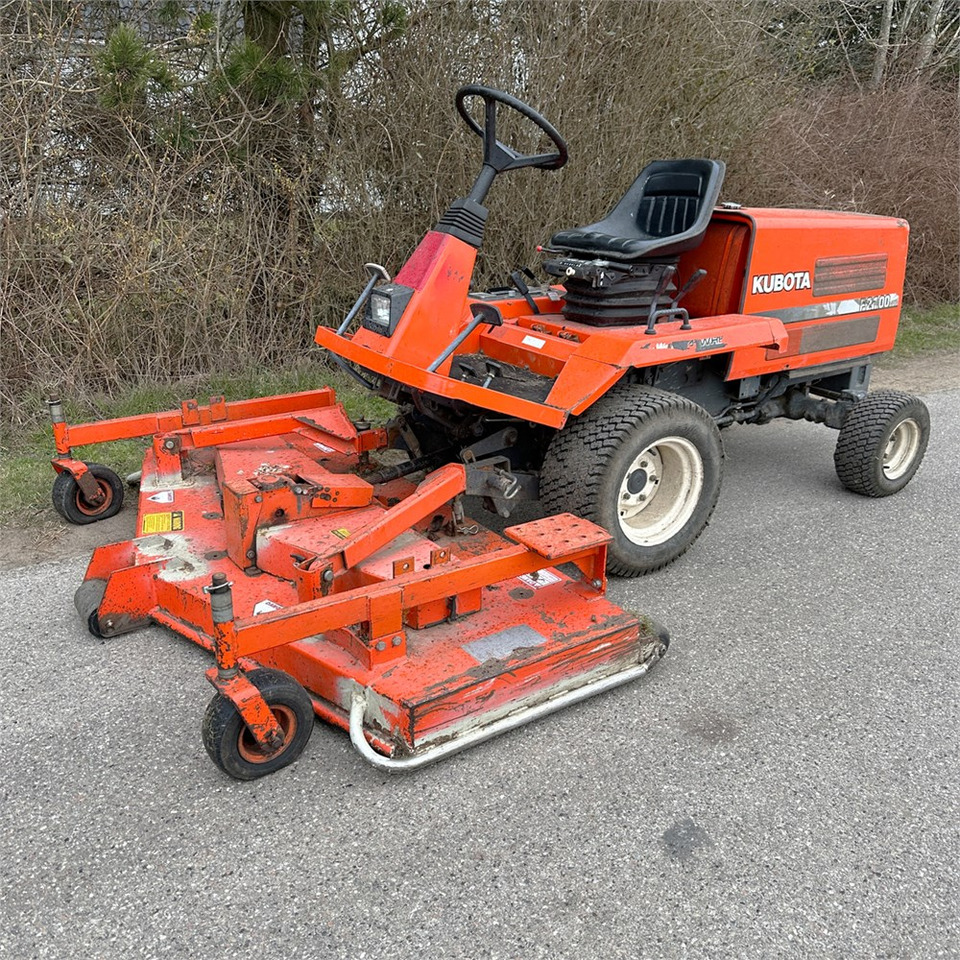 Kubota F2100 - Cortador de grama: foto 1 Kubota F2100 - Cortador de grama: foto 1