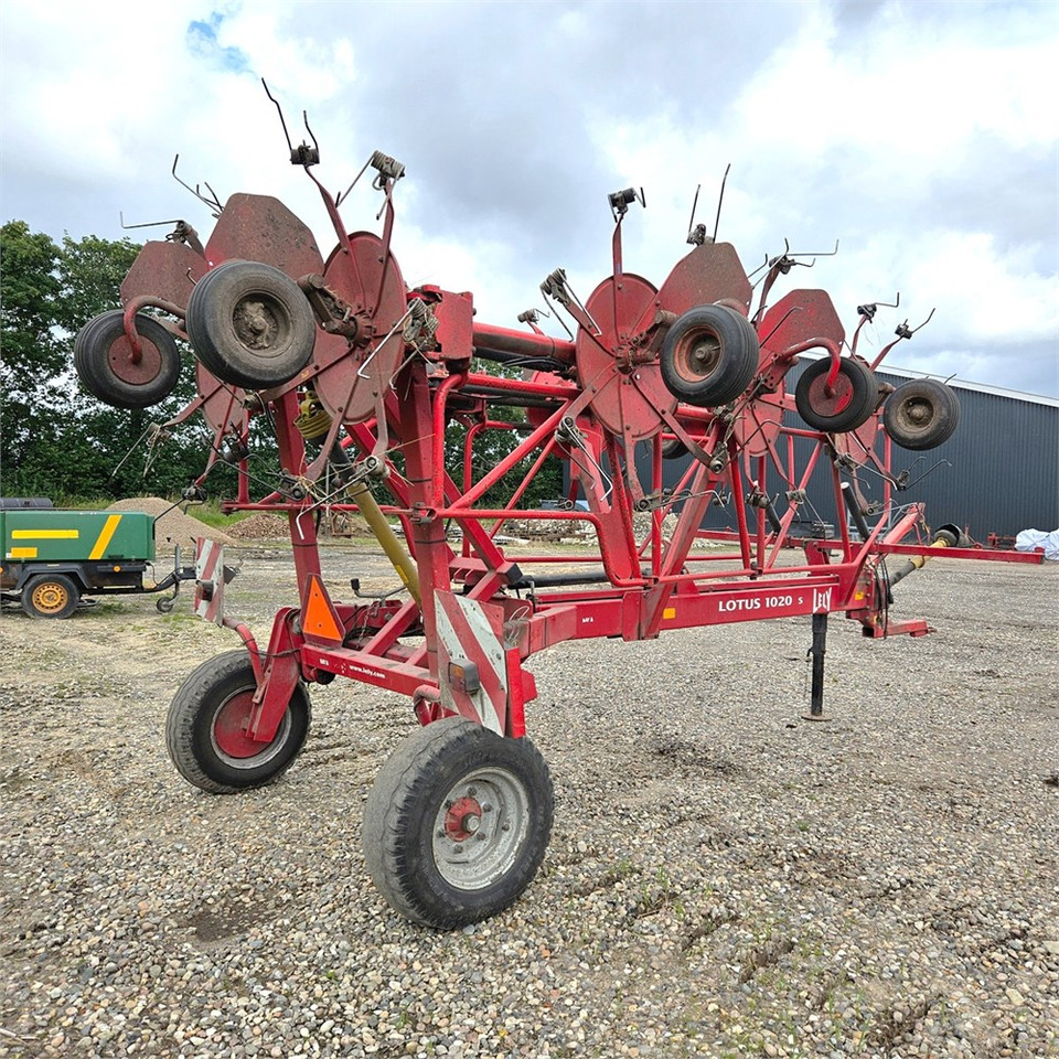 LELY Lotus 1020 s - Máquina para produção de feno: foto 3 LELY Lotus 1020 s - Máquina para produção de feno: foto 3