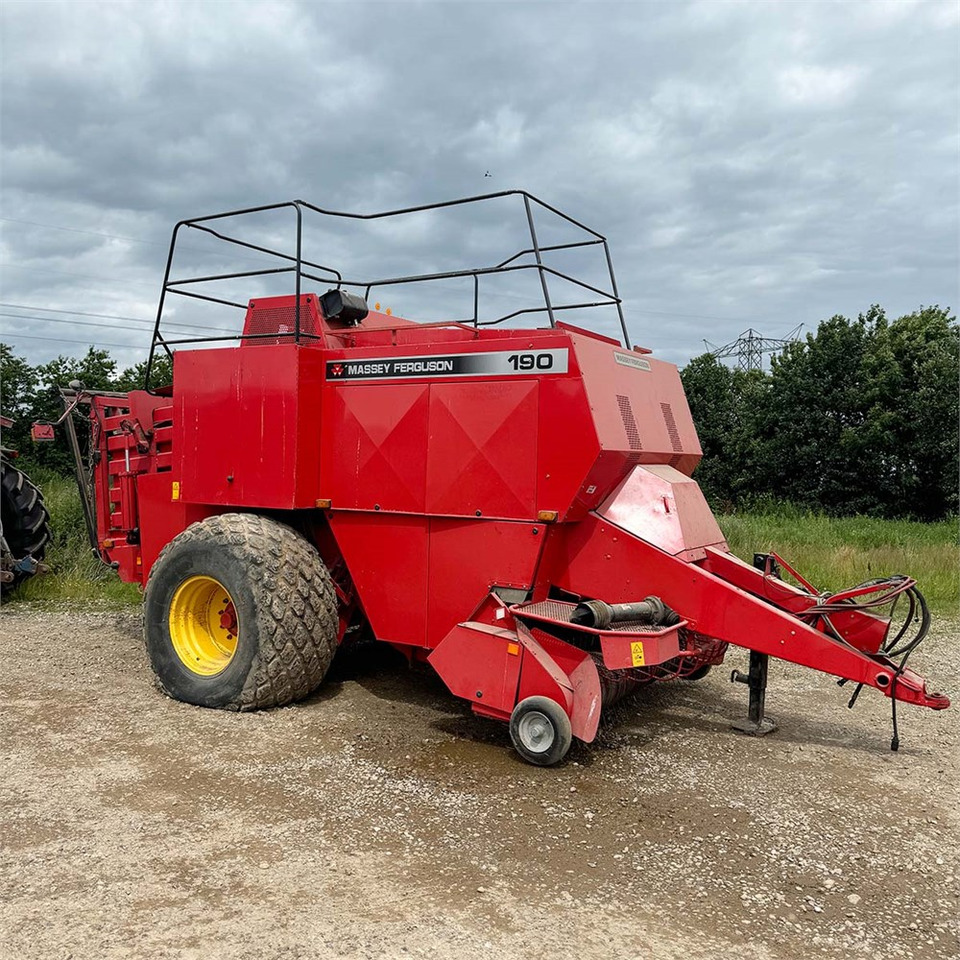 Massey Ferguson 190 - Máquina para produção de feno: foto 1 Massey Ferguson 190 - Máquina para produção de feno: foto 1