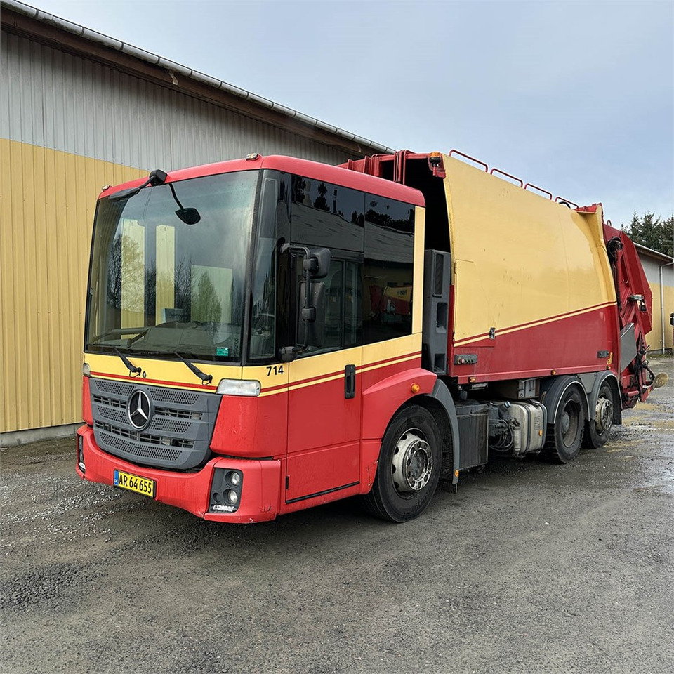 Mercedes ECONIC 2630 (L 6x2/4) - Caminhão de lixo: foto 1 Mercedes ECONIC 2630 (L 6x2/4) - Caminhão de lixo: foto 1