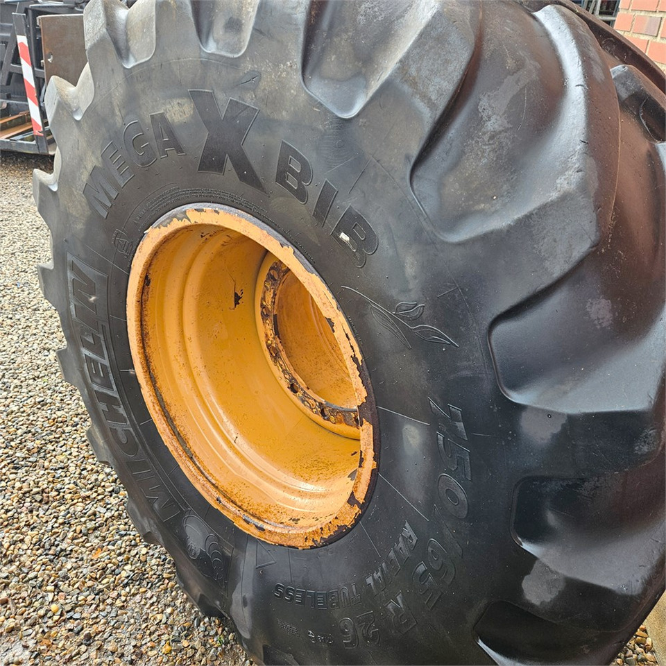 Roda completa para Pá carregadora Michelin Mega X BIB: foto 13
