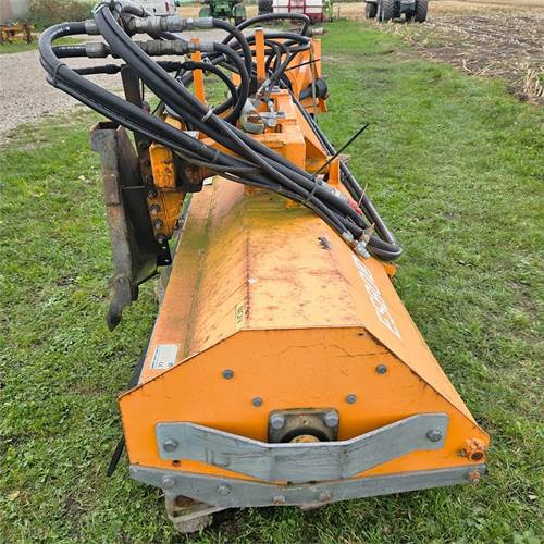 Nesbo KS 1500 H - Cortador de grama: foto 4 Nesbo KS 1500 H - Cortador de grama: foto 4