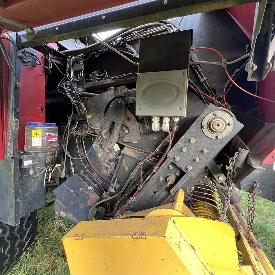 Máquina para produção de feno New Holland BB940R: foto 14