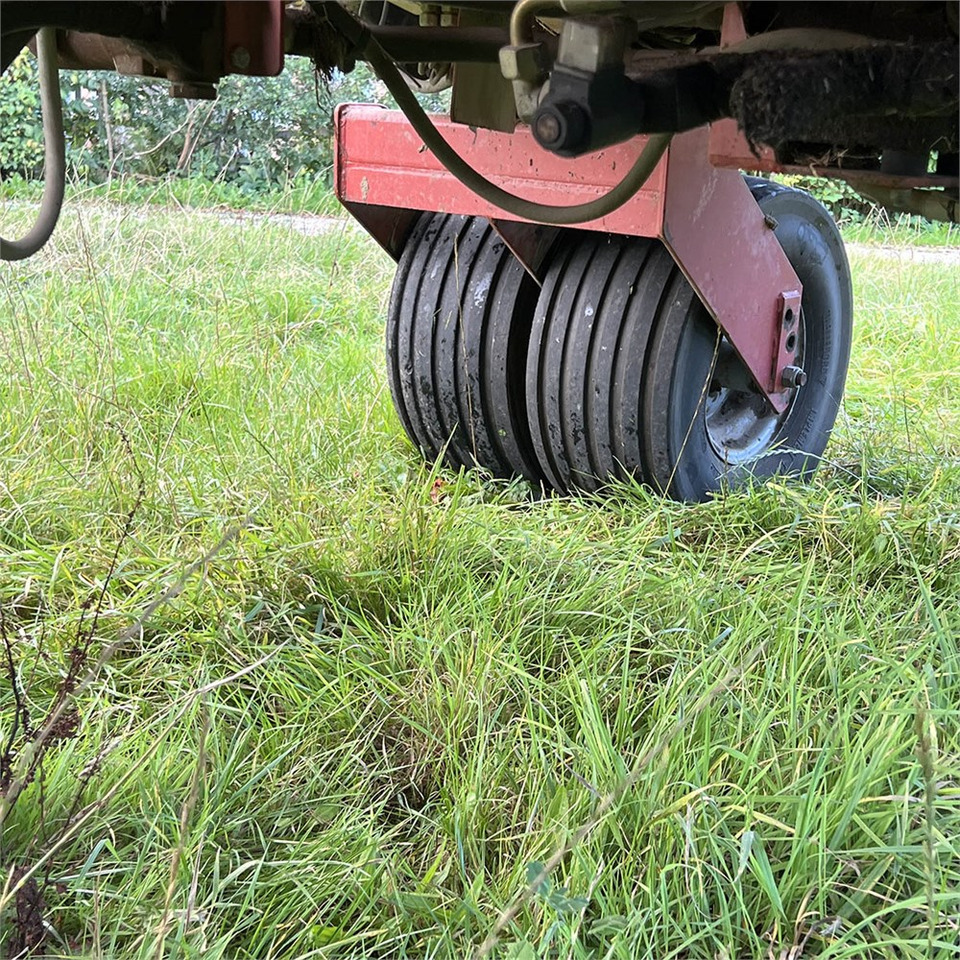 Máquina para produção de feno New Holland BB940R: foto 22