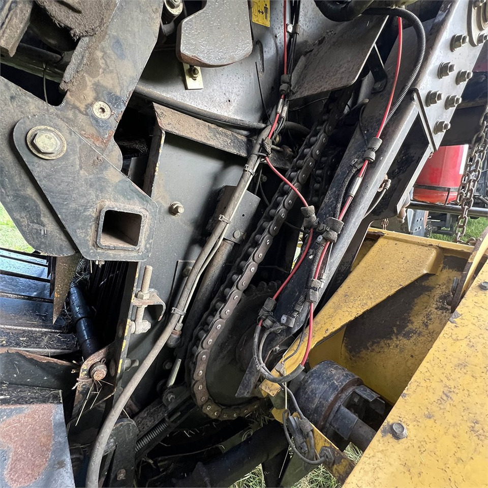 Máquina para produção de feno New Holland BB940R: foto 16