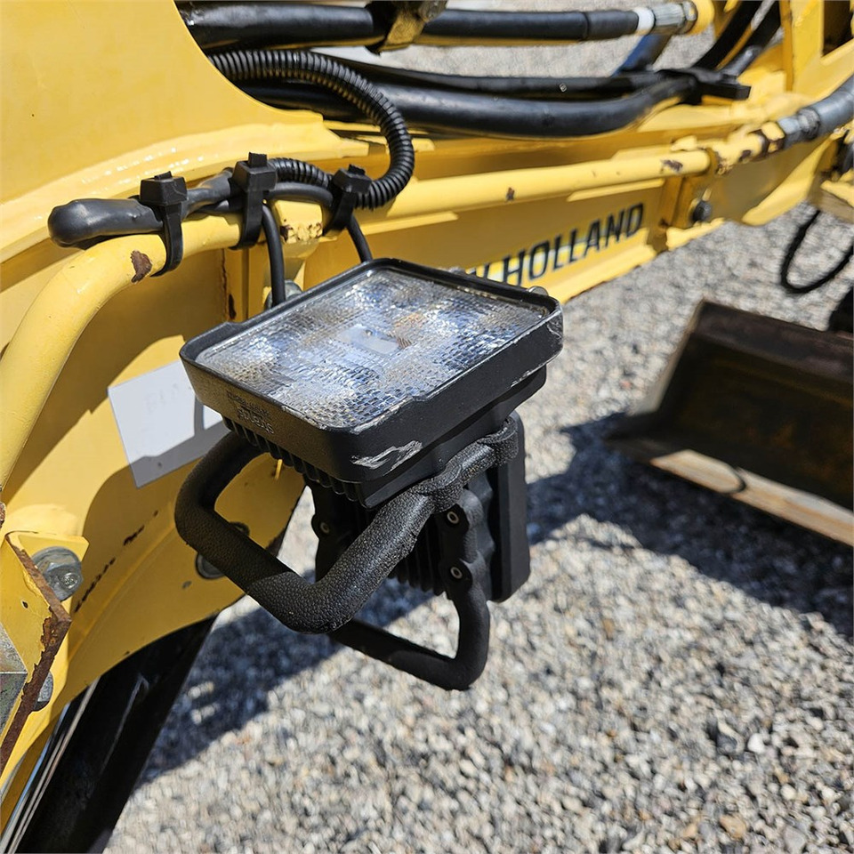 Mini escavadeira New Holland E10 SR: foto 25