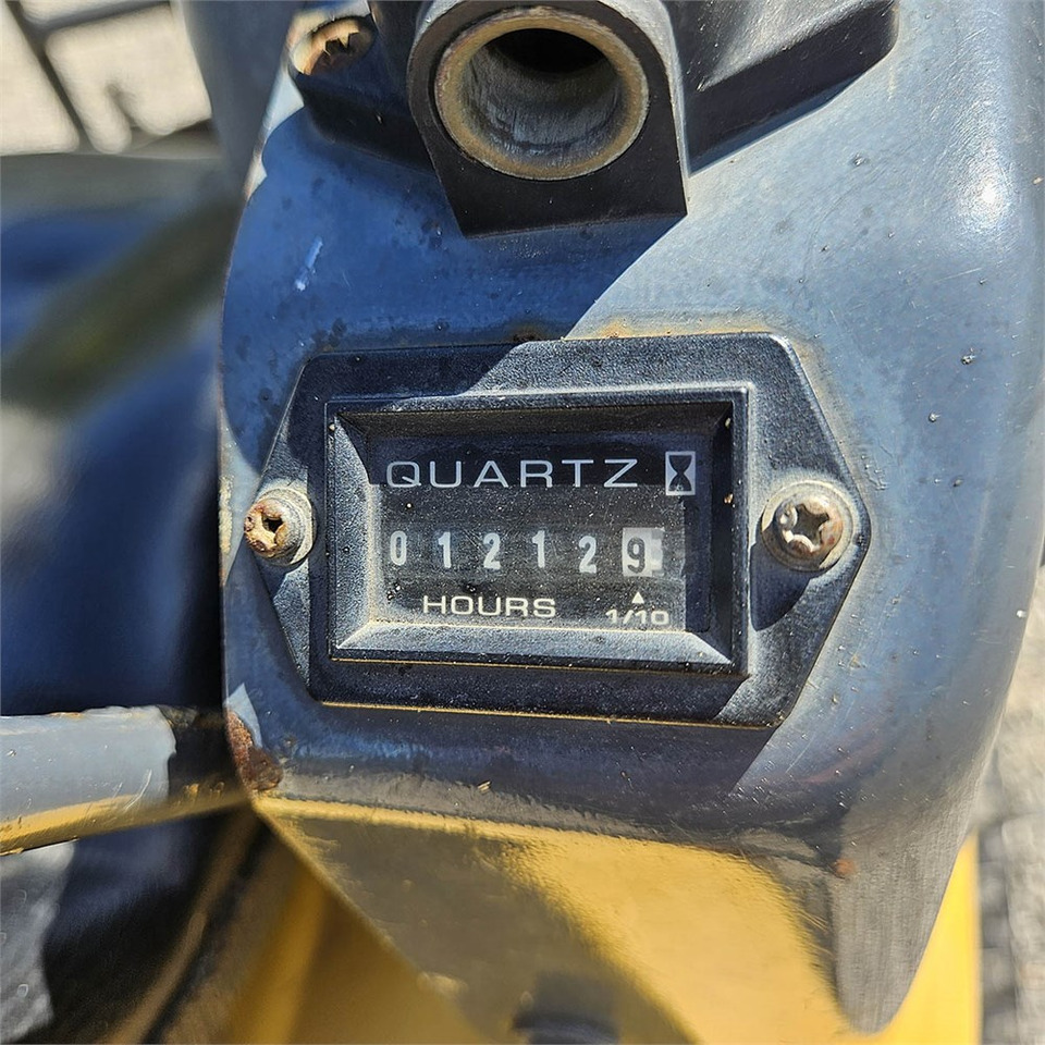 Mini escavadeira New Holland E10 SR: foto 19