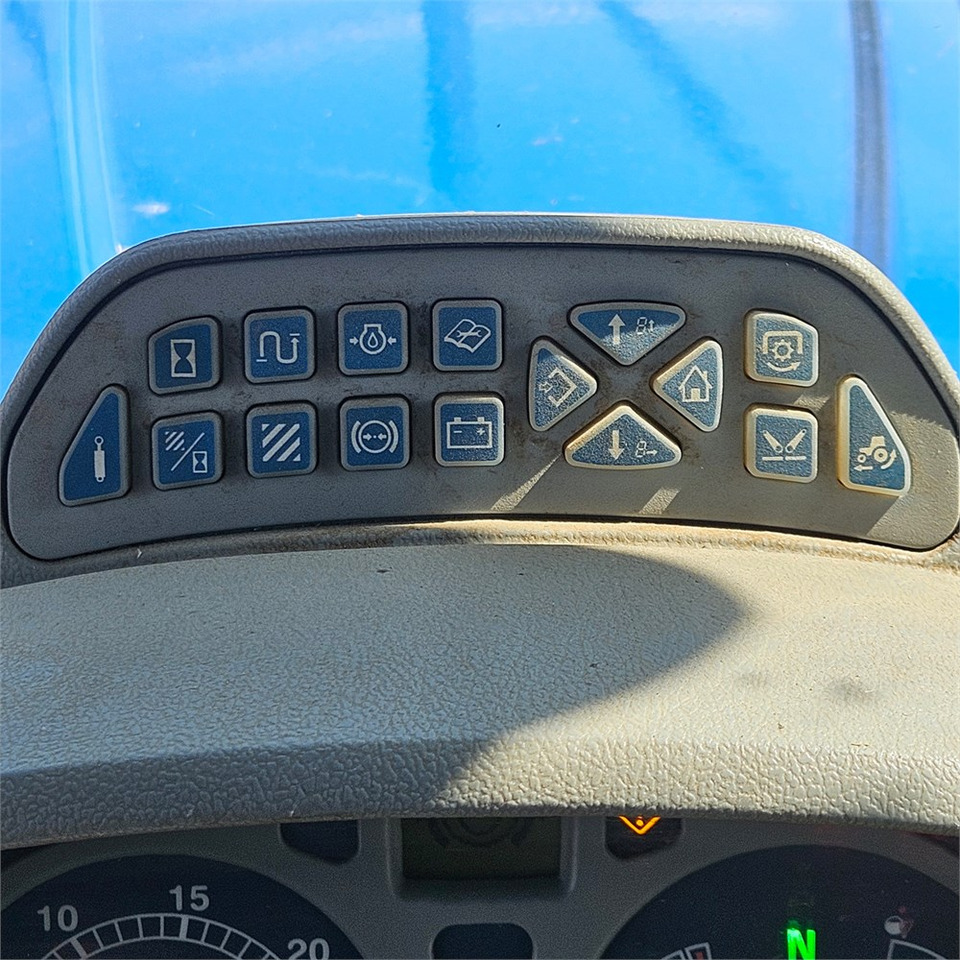 Trator New Holland T7.235 Power Command: foto 23 Trator New Holland T7.235 Power Command: foto 23
