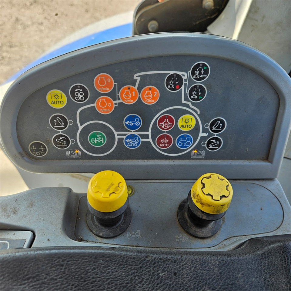 Trator New Holland T7.235 Power Command: foto 12 Trator New Holland T7.235 Power Command: foto 12