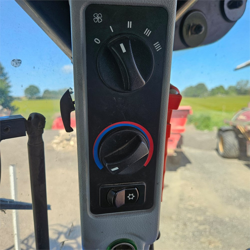 Trator New Holland T7.235 Power Command: foto 25 Trator New Holland T7.235 Power Command: foto 25