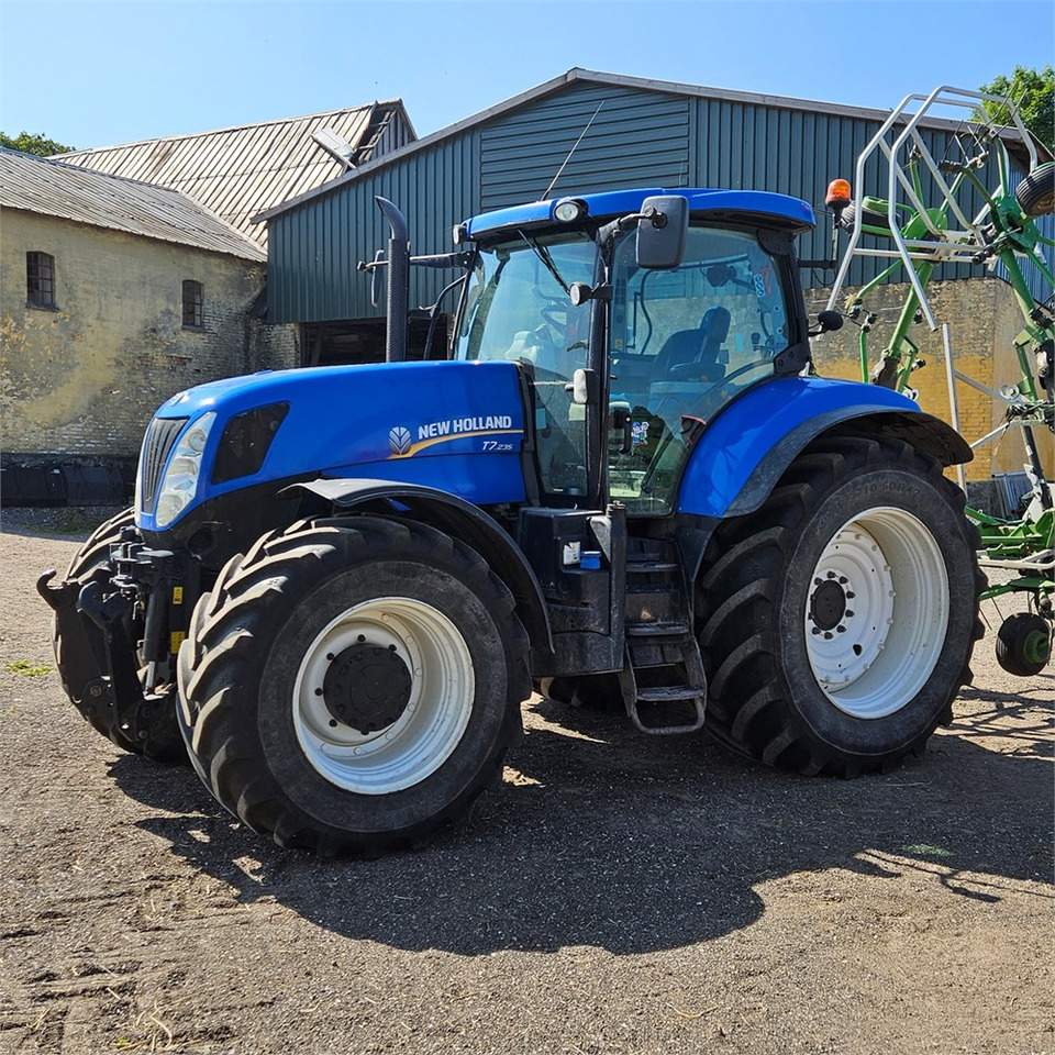 New Holland T7.235 Power Command - Trator: foto 5 New Holland T7.235 Power Command - Trator: foto 5
