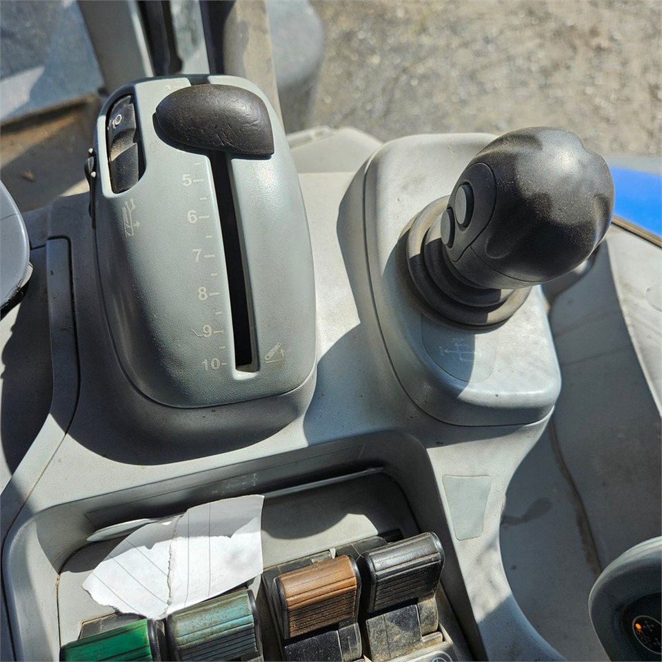 Trator New Holland T7.235 Power Command: foto 13 Trator New Holland T7.235 Power Command: foto 13