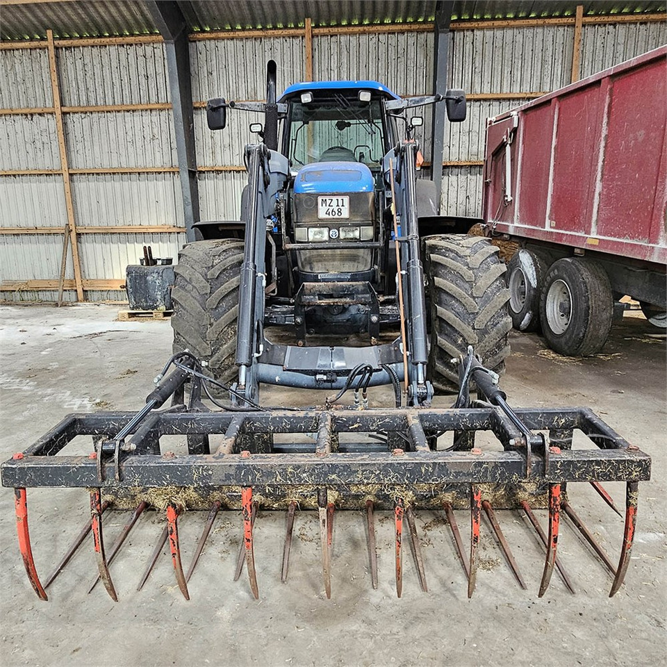 New Holland TM 190 4WD - Trator: foto 2 New Holland TM 190 4WD - Trator: foto 2