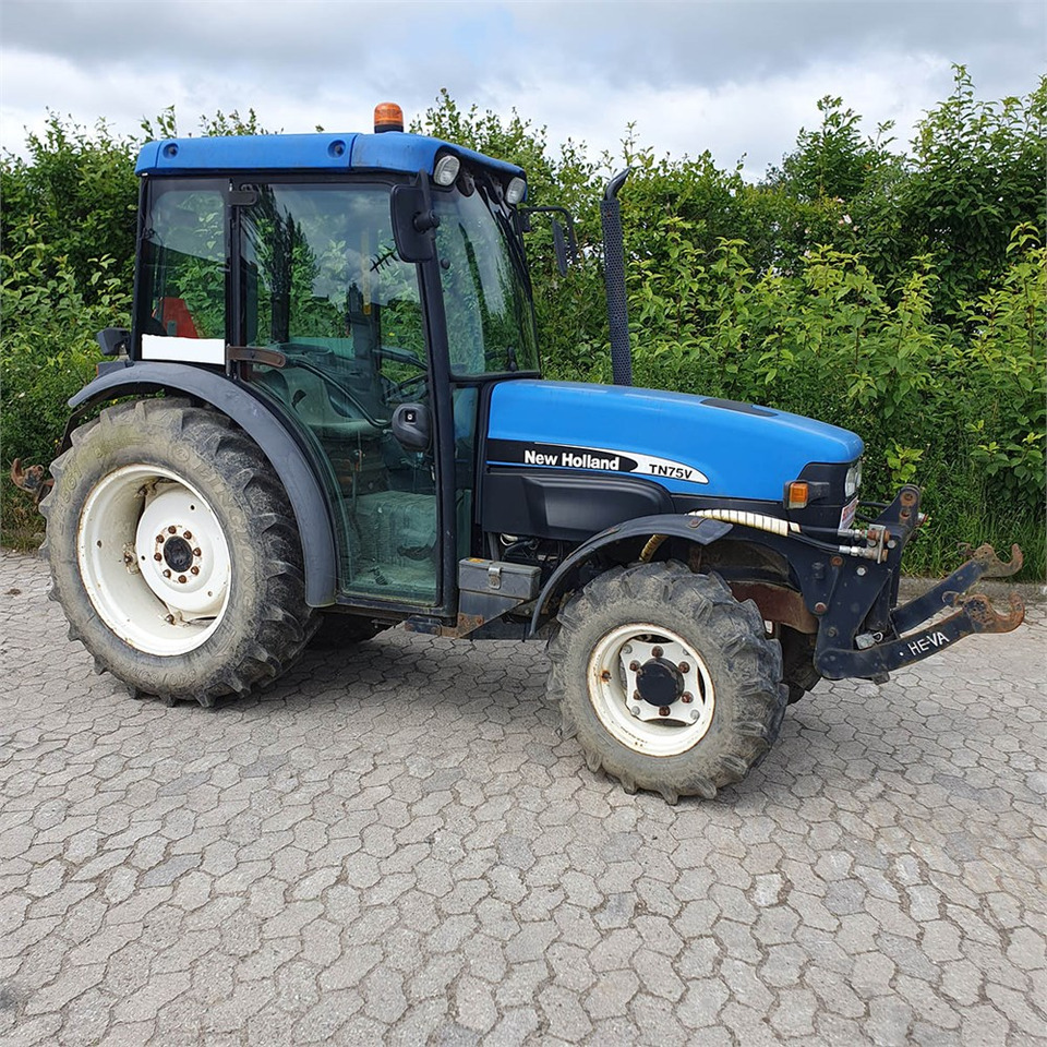 New Holland TN75 V - Trator: foto 2 New Holland TN75 V - Trator: foto 2