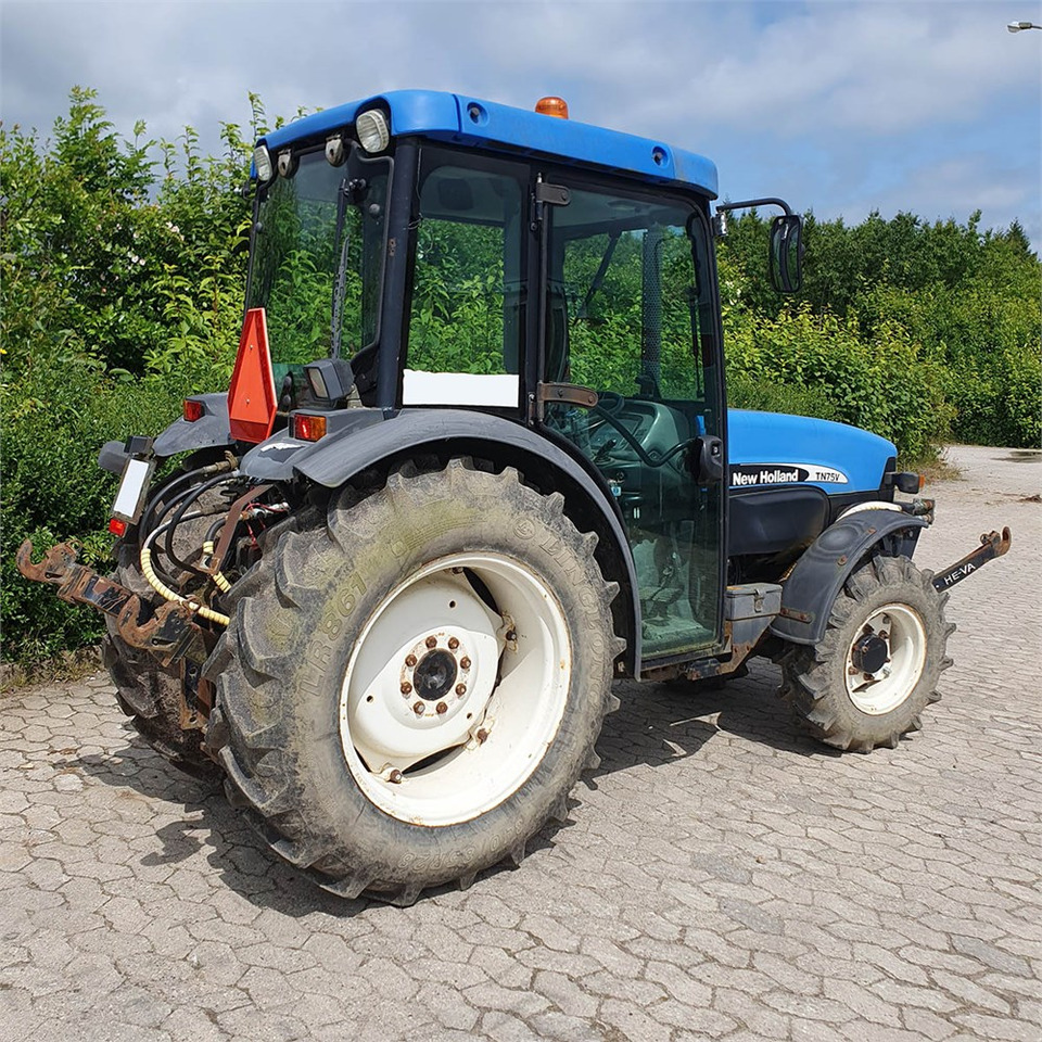 New Holland TN75 V - Trator: foto 4 New Holland TN75 V - Trator: foto 4