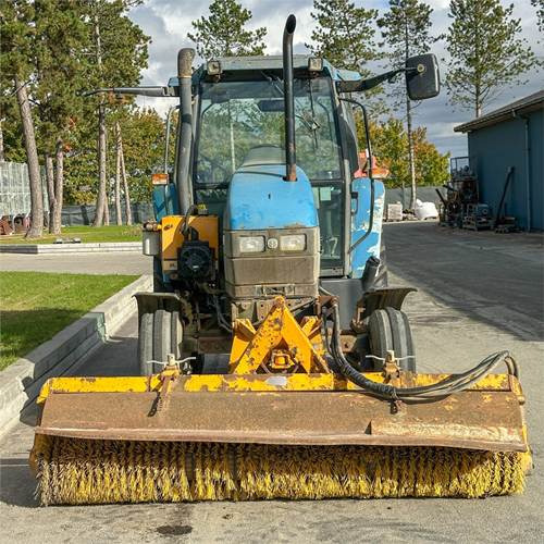 New Holland TS90 - Trator: foto 2 New Holland TS90 - Trator: foto 2