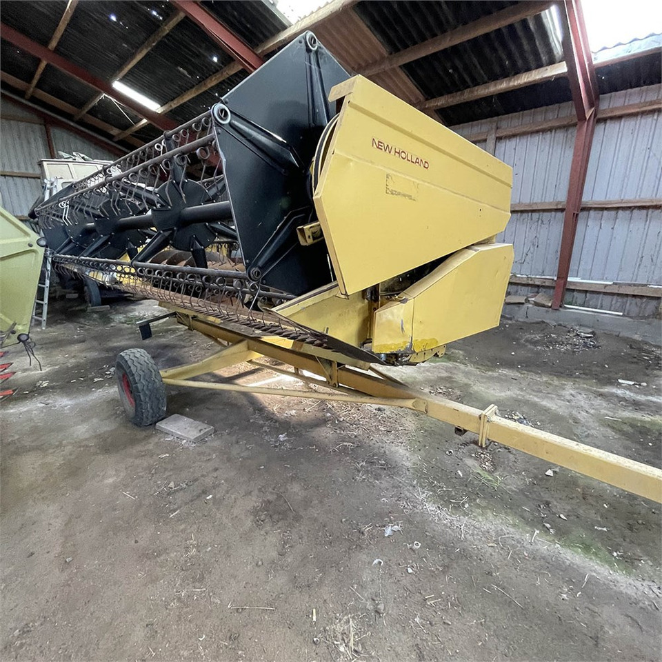 Ceifeira debulhadora New Holland TX 30: foto 34