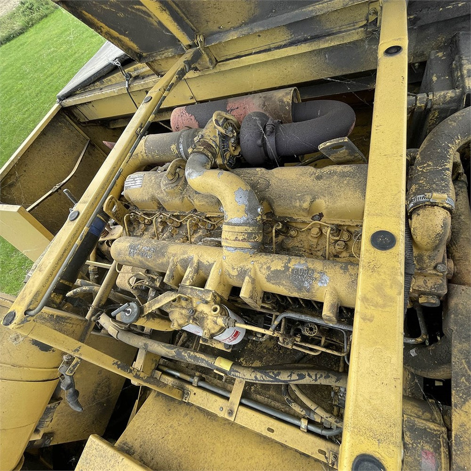 Ceifeira debulhadora New Holland TX 30: foto 30