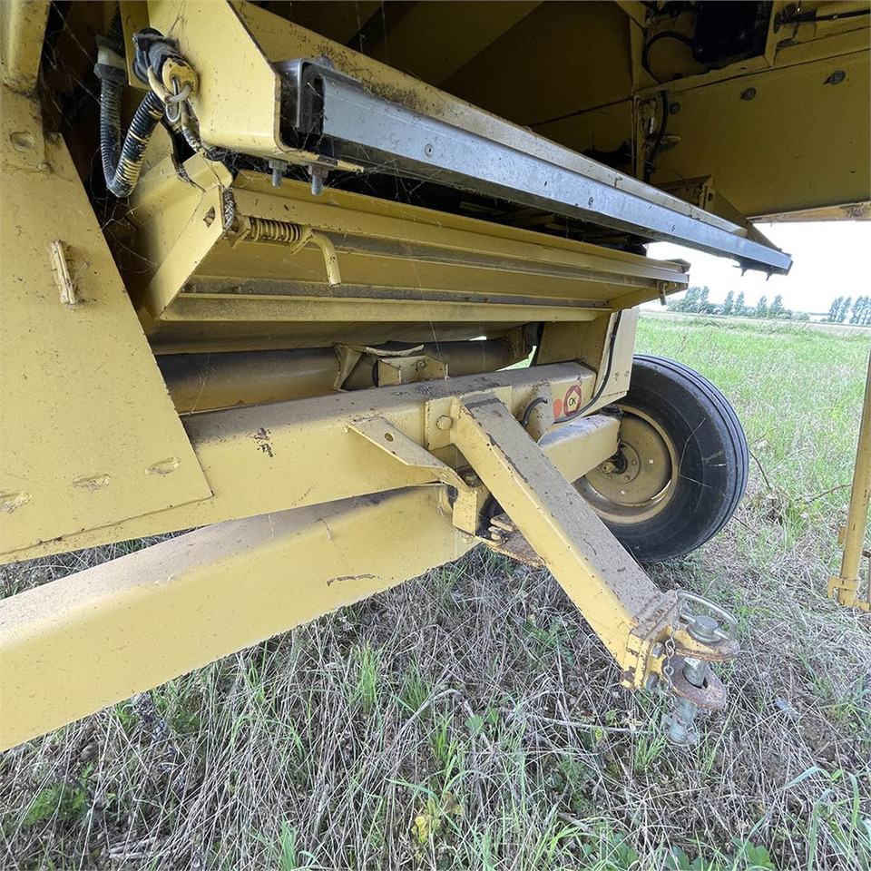 Ceifeira debulhadora New Holland TX 30: foto 27