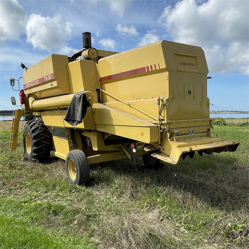 Ceifeira debulhadora New Holland TX 30: foto 5