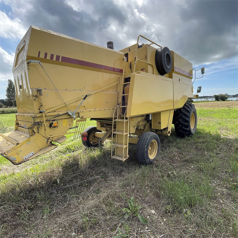 Ceifeira debulhadora New Holland TX 30: foto 8